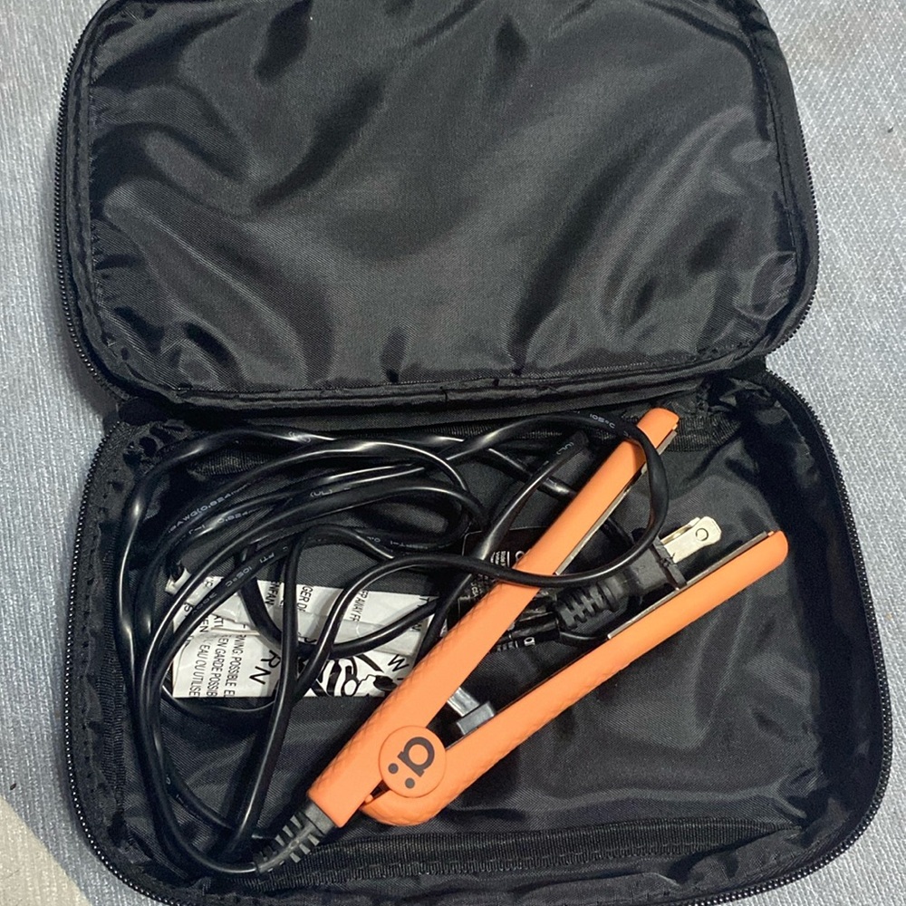 Mini hair straightener